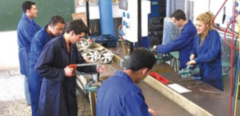 Empleo aboga por financiar los salarios de trabajadores en riesgo de exclusión2 1 La consejería publica hoy las bases de la convocatoria en el BOCYL. / Efe