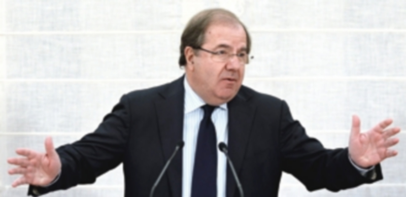 Herrera no estará presente en el pleno por un viaje a Bruselas 1 La oposición formulará todas sus preguntas orales a los consejeros de la Junta ante la ausencia de Herrera. / Europa Press