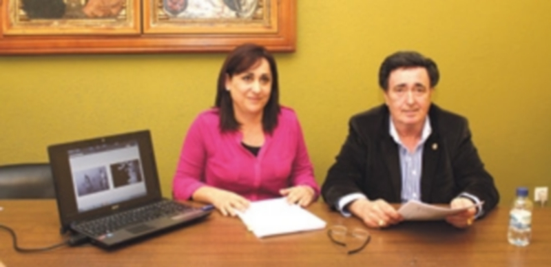 Nuria Fernández y Jesús García en la presentación de la primera publicación para la solicitud. / Chantal Núñez