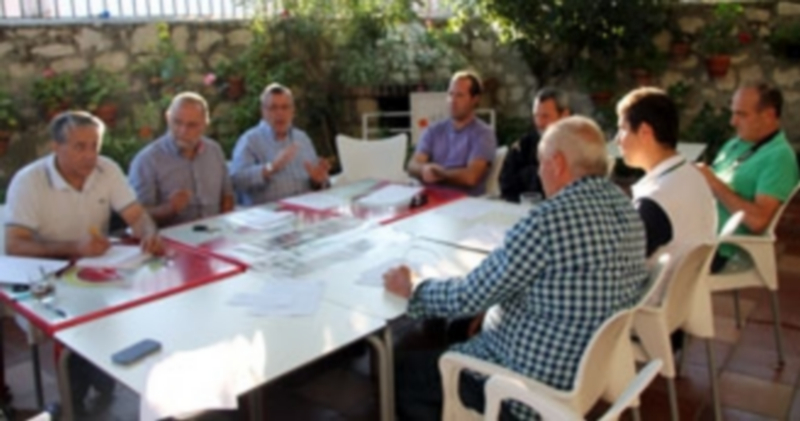 Representantes de asociones y colectivos participantes en la reunión de votación del trofeo. / C.N.