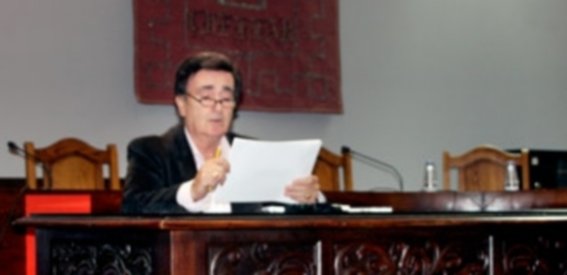 La reducción del IBI en un 20% y del IAE en un 10% son los datos que el alcalde quiso destacar. / C. N.