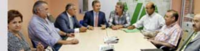 Pedro Palomo junto a Guzman Bayón y otros miembros de Asaja y FES en la inauguración de la sede./Gabriel Gómez