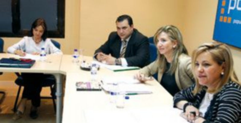 Rosa Valdeón (d) y Alicia García (2d)