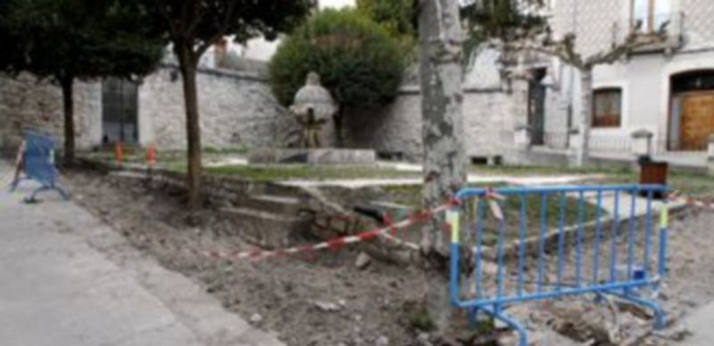 Estado actual de los trabajos de acondicionamiento del entorno de la fuente de Santa Marina. / Gabriel Gómez
