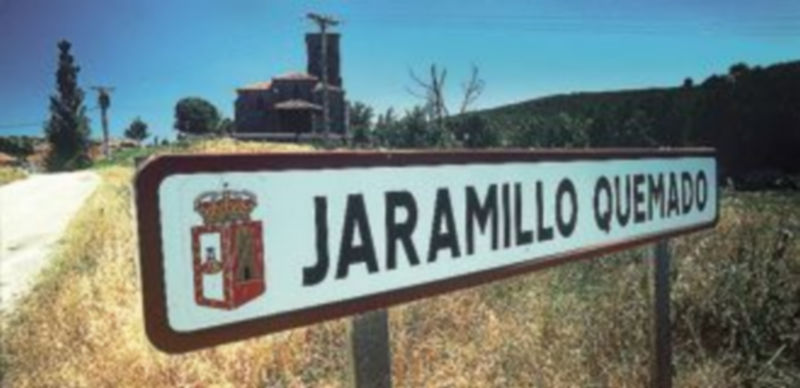 Cartel de entrada de la localidad burgalesa de Jaramillo Quemado. / A. Rodrigo