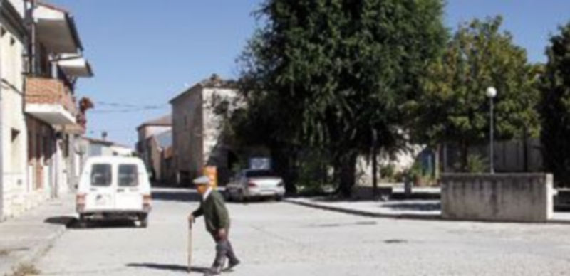 Los vecinos de Torregutiérrez y su entorno han remitido unas 600 firmas a la Subdelegación. / Gabriel Gómez