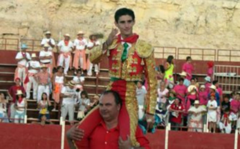 Triunfo del diestro segoviano en los festejos taurinos de la villa de Sepúlveda. / G. Herrero