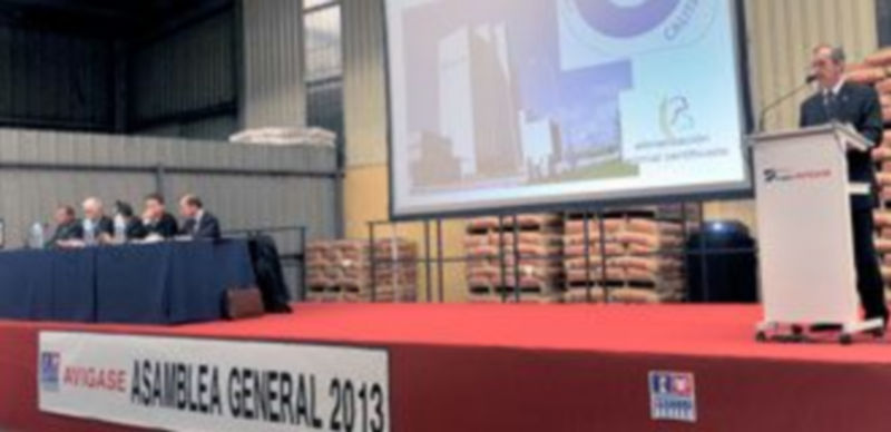 Un momento de la asamblea celebrada ayer en las instalaciones que Avigase tiene en Valverde del Majano. / Kamarero