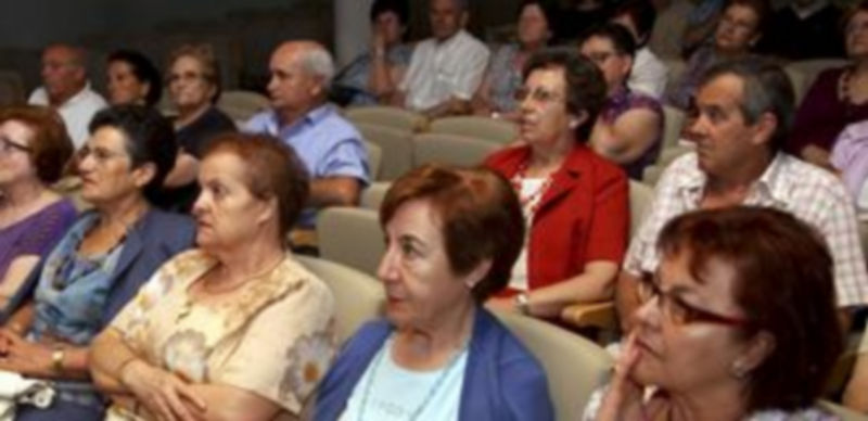 Alumnos de la Universidad de la Experiencia al inicio del curso. / Gabriel Gómez