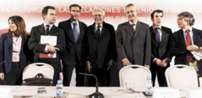 La institución está liderada por Alfredo Pérez Rubalcaba y tiene al exministro Jesús Caldera (3i) como vicepresidente. / Psoe