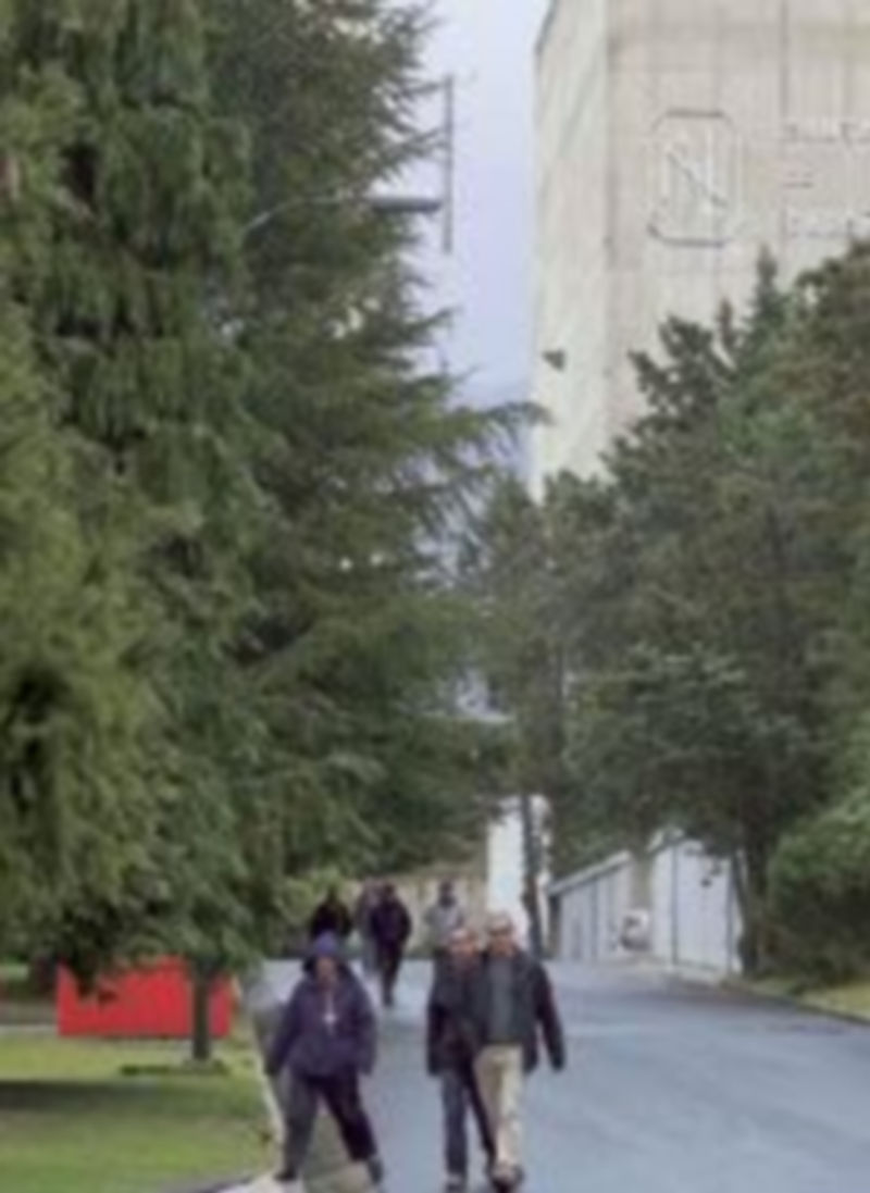 Soria da carpetazo a la prórroga y confirma el cierre de Garoña 1 Varios empleados salen da la central nuclear de Garoña. / Ical