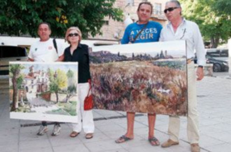 El cuadro ganador (derecha) y el segundo premio (izquierda) y los patrocinadores de ambos. /GABRIEL GÓMEZ