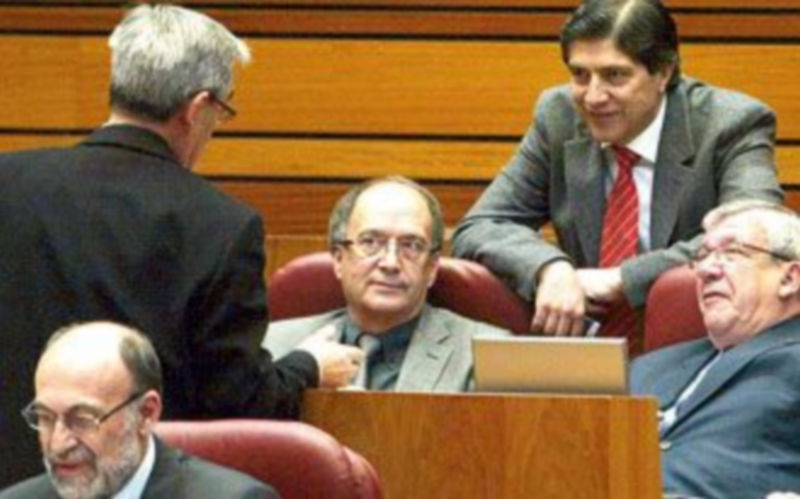 Los procuradores socialistas (de izquierda a derecha) Ángel Velasco