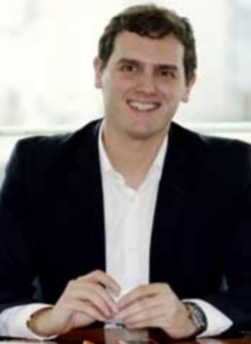 Ciudadanos aboga por mantener una negociación simultánea con PP y PSOE 1 Albert Rivera insiste en que C’s