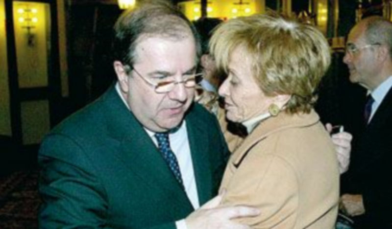 Herrera y De la Vega se saludan en la pasada Conferencia de Presidentes. / Ical