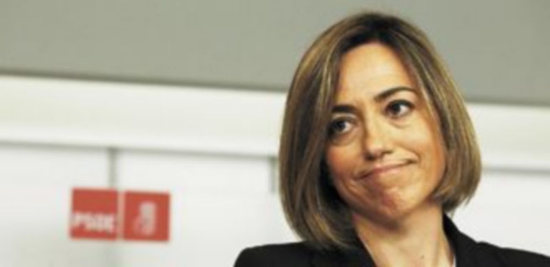 Imagen del 26 de mayo pasado en la que Carme Chacón comunicaba en una rueda de prensa que no se iba a presentar a las elecciones generales. / Reuters.