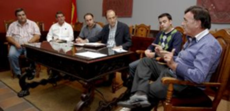 La Peña Taurina El Encierro organiza tras las fiestas un foro de debate para mejorarlas. / Gabriel Gómez