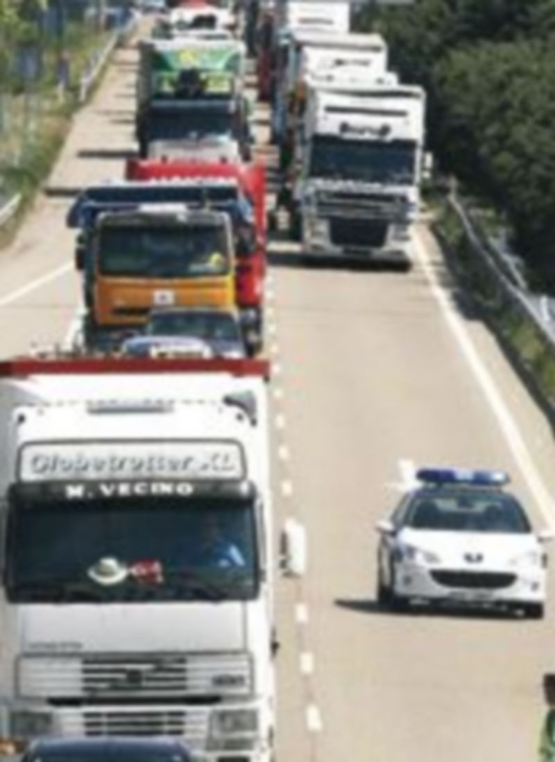 La crisis también afecta al transporte de mercancías por carretera. / Ical.