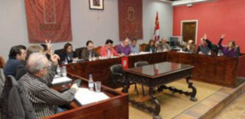 PSOE e IU votaron en contra de la subida media del 3