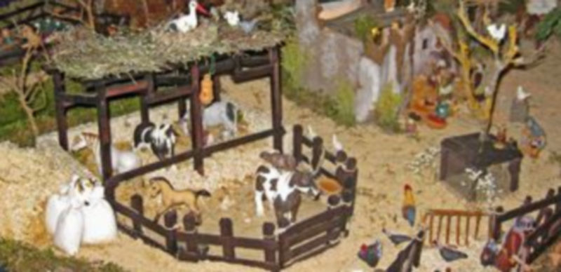 Detalle del belén instalado en el interior de la iglesia parroquial de Dehesa de Cuéllar./ Nuria Pascual