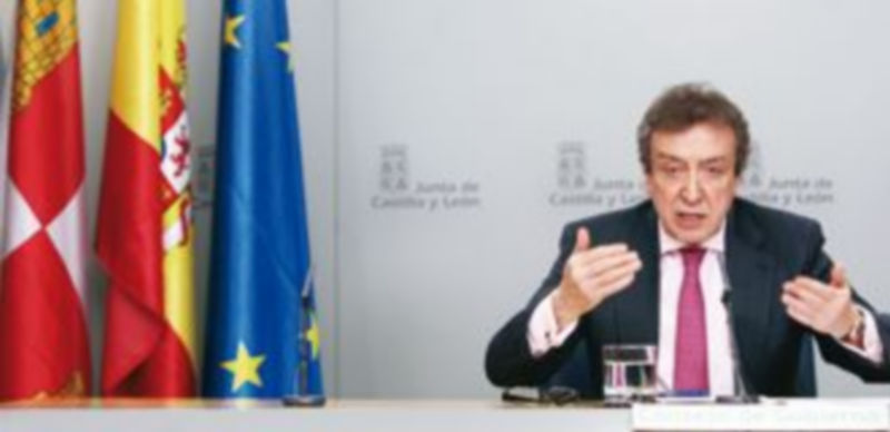 La Junta quiere implicar a las entidades locales para ofrecer una administración más abierta 1 El consejero de la Presidencia y portavoz de la Junta