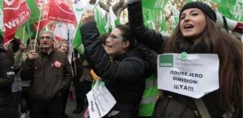 La Junta convocará 2.500 plazas de empleo público, 700 de ellas sanitarias 1 20.000 enfermeras se quedaron sin examen tras el recurso del Estado. / Efe