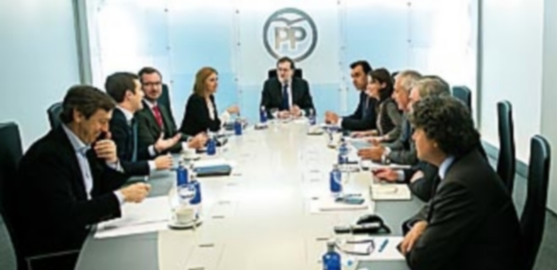 Rajoy apuesta por la “concordia” frente a la “alternativa extremista” 1 Mariano Rajoy (c) junto a los líderes del PP en el Comité de Dirección. / Efe