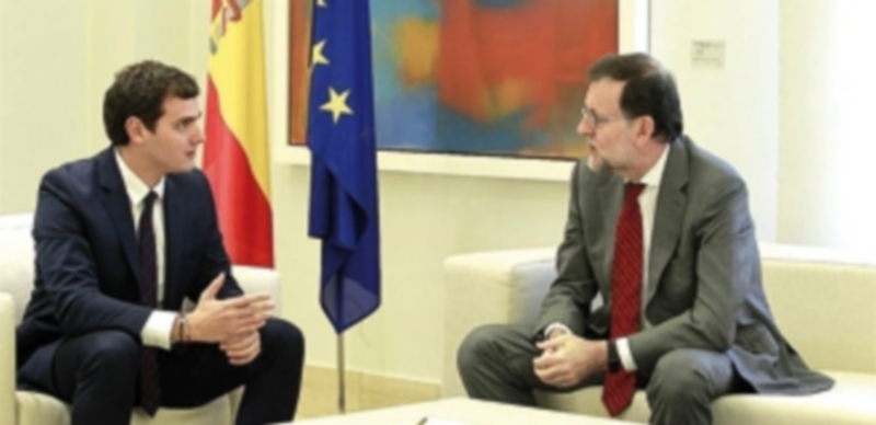 Rajoy y Rivera explorarán fórmulas que permitan la “gobernabilidad” 1 Albert Rivera y Mariano Rajoy durante la reunión que ambos políticos mantuvieron en La Moncloa el pasado 28 de diciembre. / Europa Press