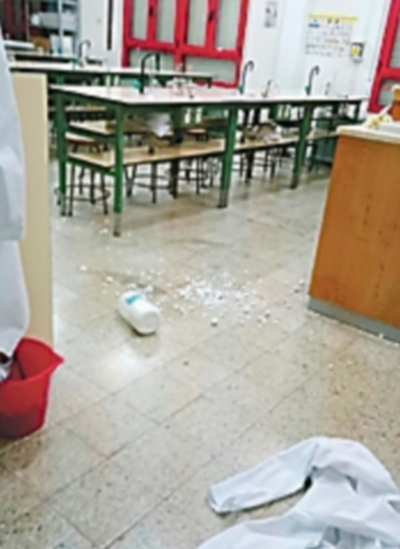 Desperfectos en el laboratorio de Ciencias del instituto. / El Adelantado