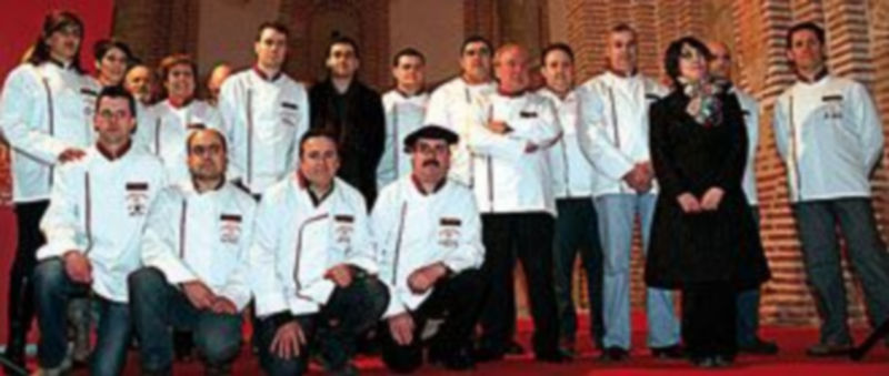 Representantes de los restaurantes participantes en la presentación de las jornadas. /GABRIEL GÓMEZ