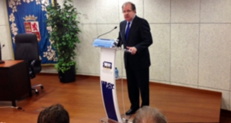 El presidente de la Junta durante su intervención en la jornada del CES. / Europa Press