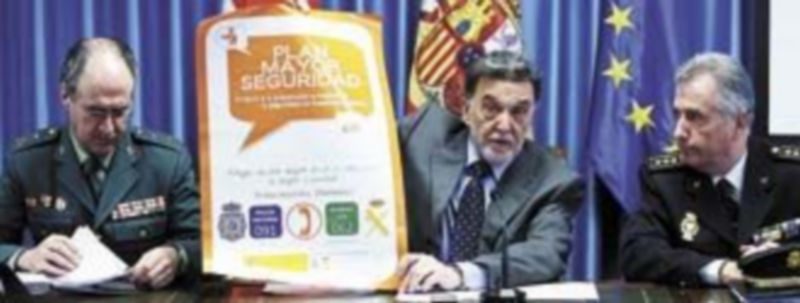 Miguel Alejo (c) presenta el Plan Mayor de Seguridad tras la Comisión de Asistencia al Delegado del Gobierno. / ical