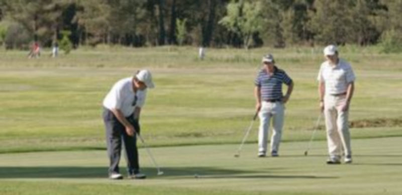 El Campo de Golf Villa de Cuéllar cuenta con nueve hoyos y doble recorrido. / Gabriel Gómez.