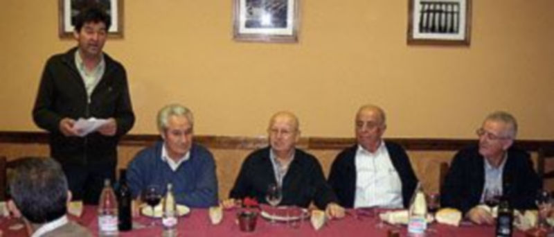 Un momento de la cena-homenaje celebrada hace unos días para conmemorar las bodas de plata de Segovin ./ El Adelantado