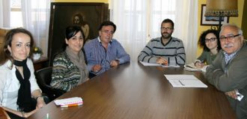 Técnicos de la Universidad de Córdoba (derecha) junto a la gerente de Honorse