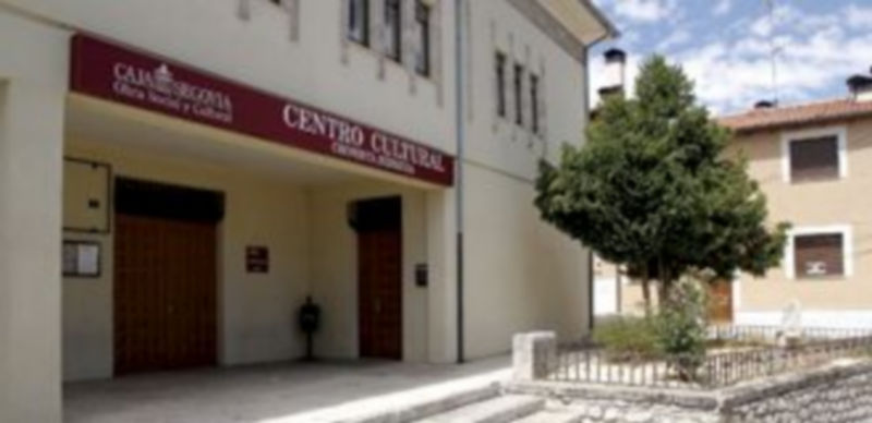 Exterior del centro cultural Cronista Herrera que desde ayer gestiona el Ayuntamiento de la villa. / Gabriel Gómez