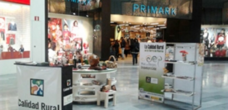 Espacio que ocupa la marca de calidad “Mar de Pinares” en el centro comercial Río Shopping./ El Adelantado