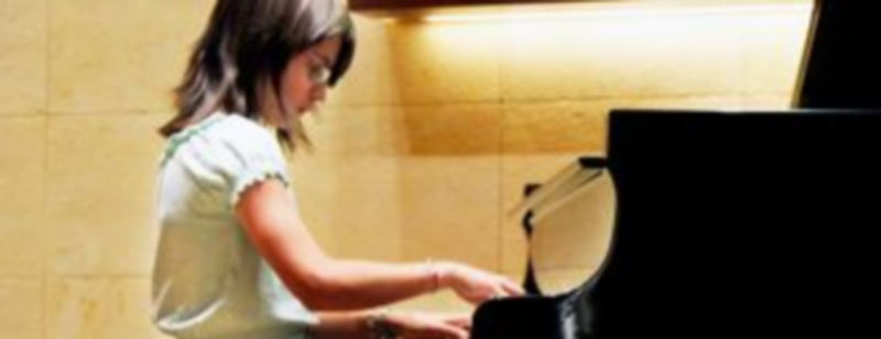 Una de las jóvenes alumnas del Conservatorio