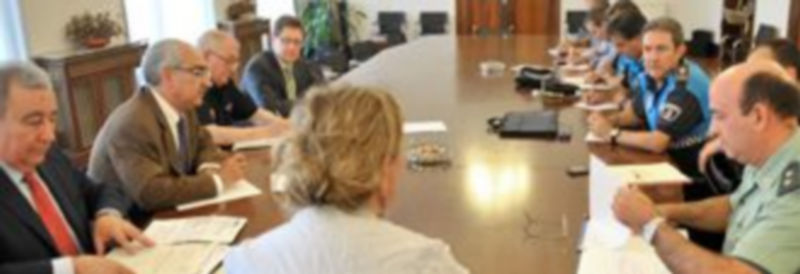 Imagen de la reunión mantenida ayer en la Subdelegación del Gobierno por los responsables de seguridad. / Kamarero