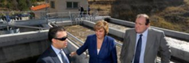 La consejera de Medio Ambiente y los responsables de la empresa