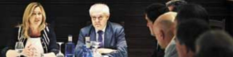 Pilar del Olmo (i) clausura la asamblea general ordinaria de Acalinco. / Ical