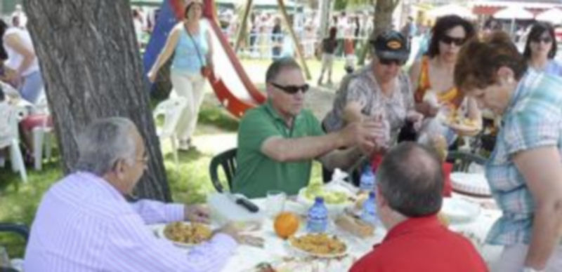 Los asistentes podrán degustar una paellada popular el domingo./ Gabriel Gómez