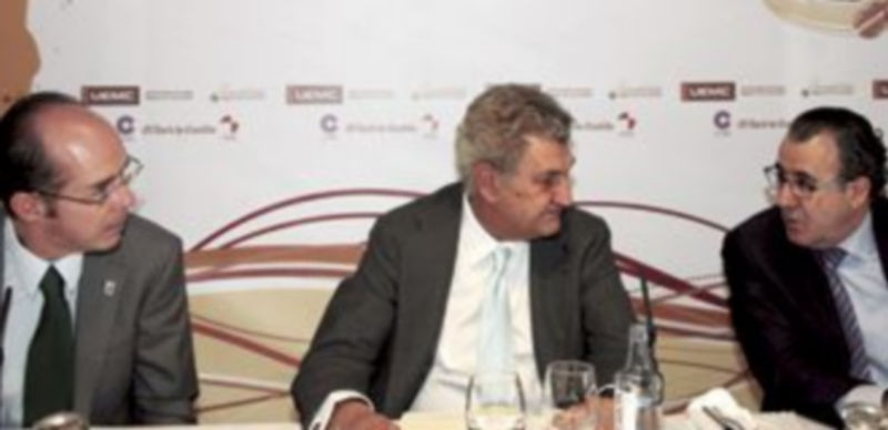 El rector de la UEMC (i)