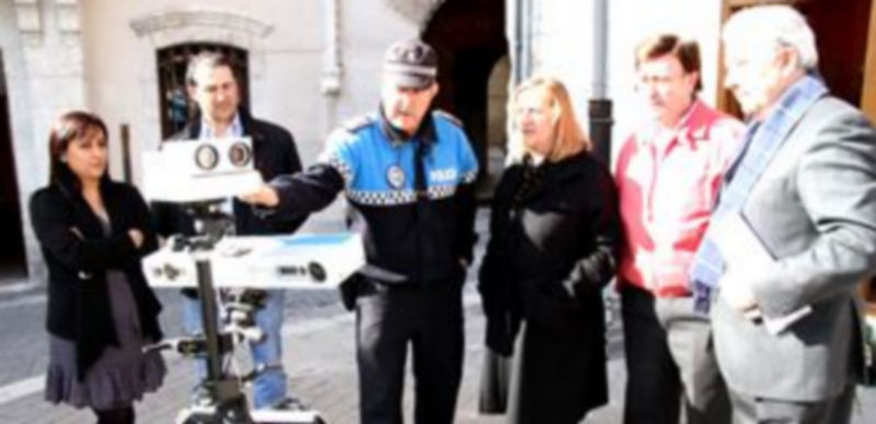 Equipo de medición de la Policía Local de la villa. /Gabriel Gómez
