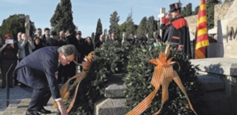 La ofrenda floral a la tumba de Francesc Maciá