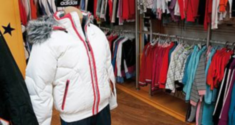 Entre las prendas sustraídas en la villa se encontraba ropa deportivas. / Gabriel Gómez
