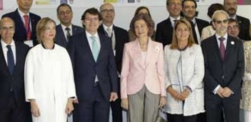 La Reina Sofía apoya los últimos progresos contra el alzhéimer 1 La Reina Sofía y el alcalde de Salamanca