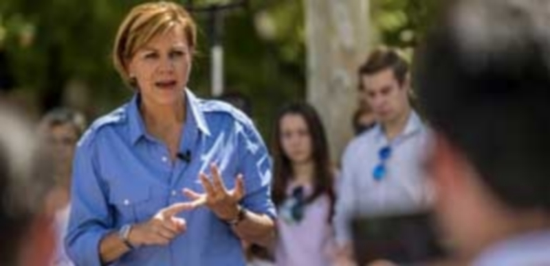 El PP defiende su apuesta por la moderación frente a la “radicalidad” 1 María Dolores de Cospedal durante su intervención en el acto en Toledo. / Efe