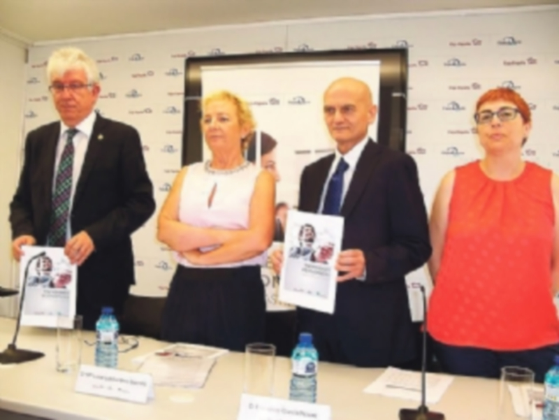 Los autores del estudio elaborado por Caja España-Duero sobre las previsiones económicas de Castilla y León. / Europa Press