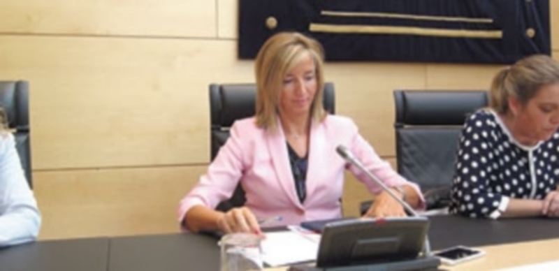 Familia cubrirá también carencias de vivienda y energía en menores 1 La consejera de Familia e Igualdad de Oportunidades